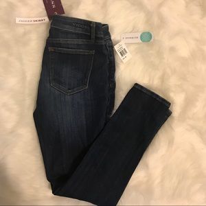 NWT Vigoss skinny jeans. Lightly distressed